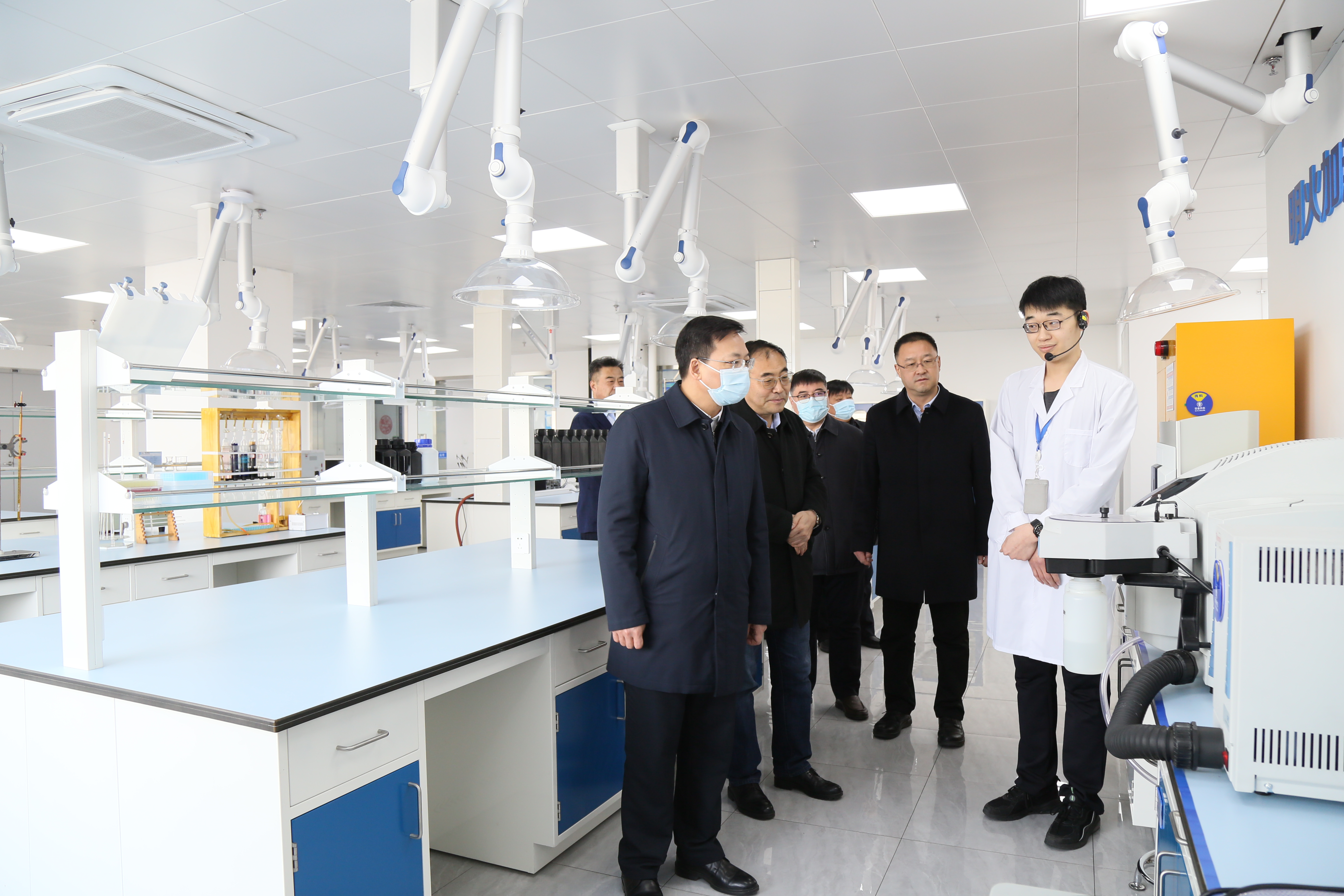 乌海市市委领导一行至青岛黑猫研究院考察 (3).jpg