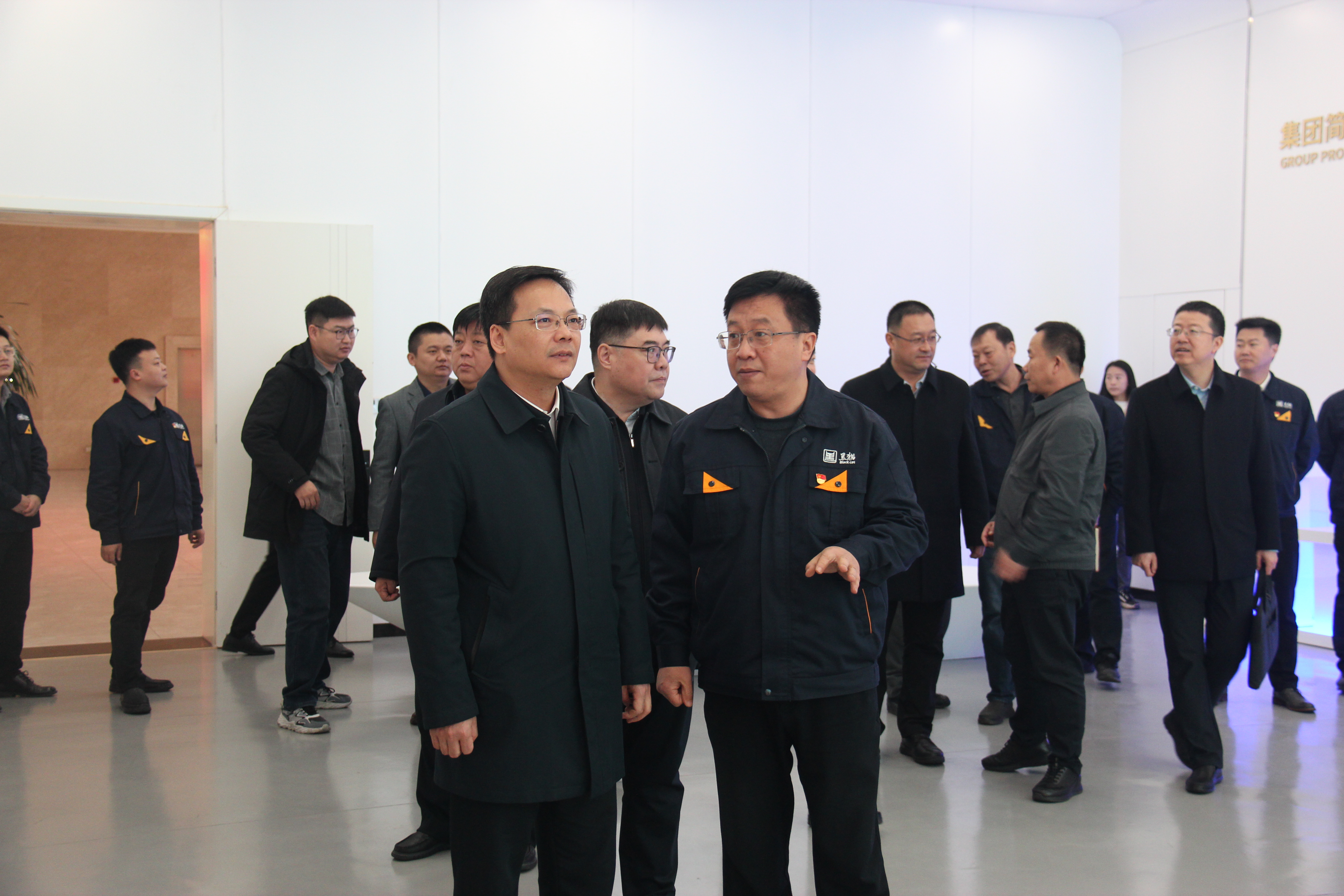 参观集团信息化展厅 (2).JPG