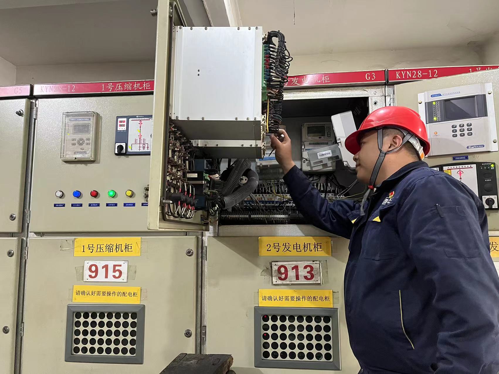 霍建城维修2#燃气发电机.jpg
