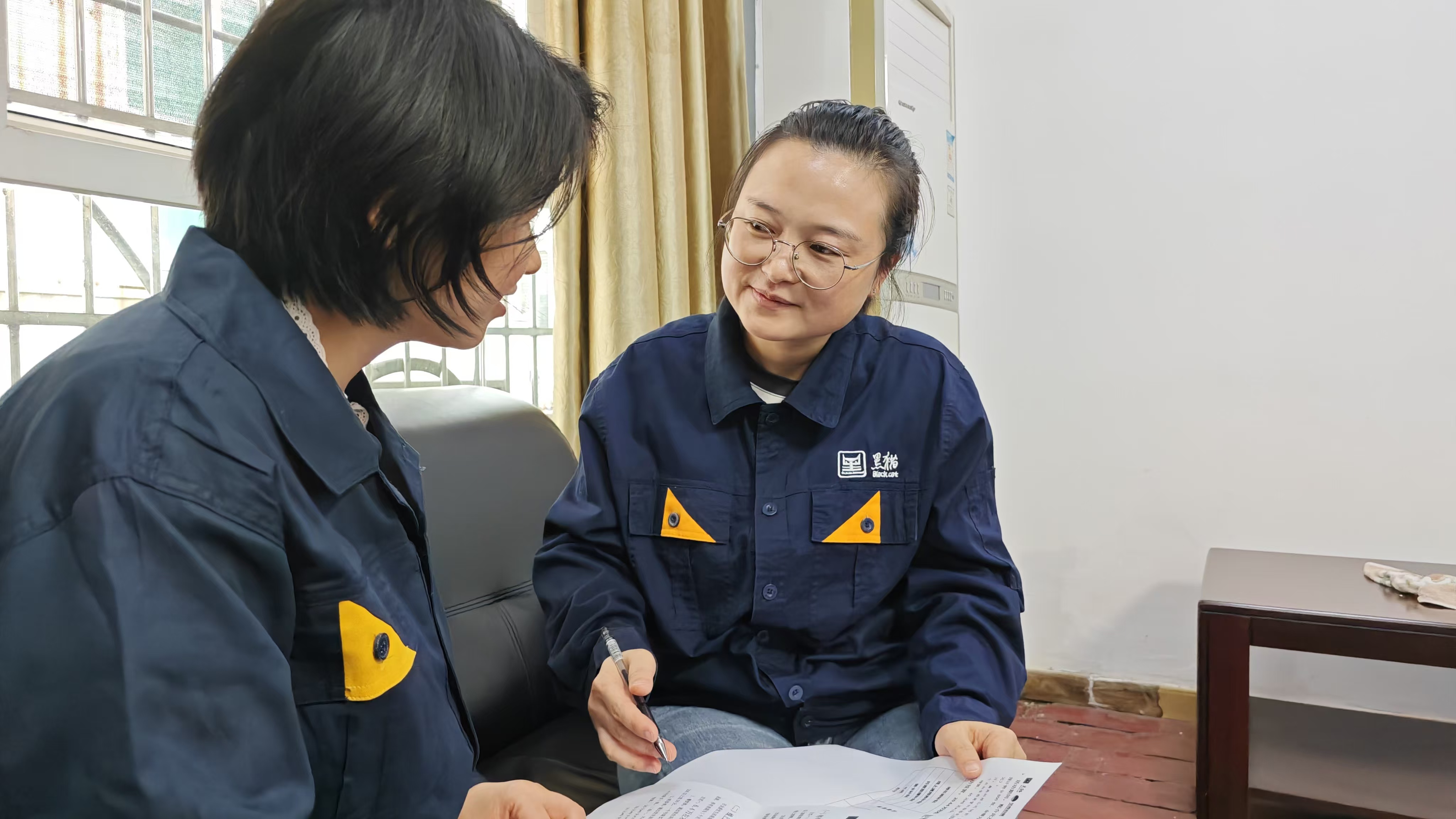 图1 商讨企划活动方案.jpg