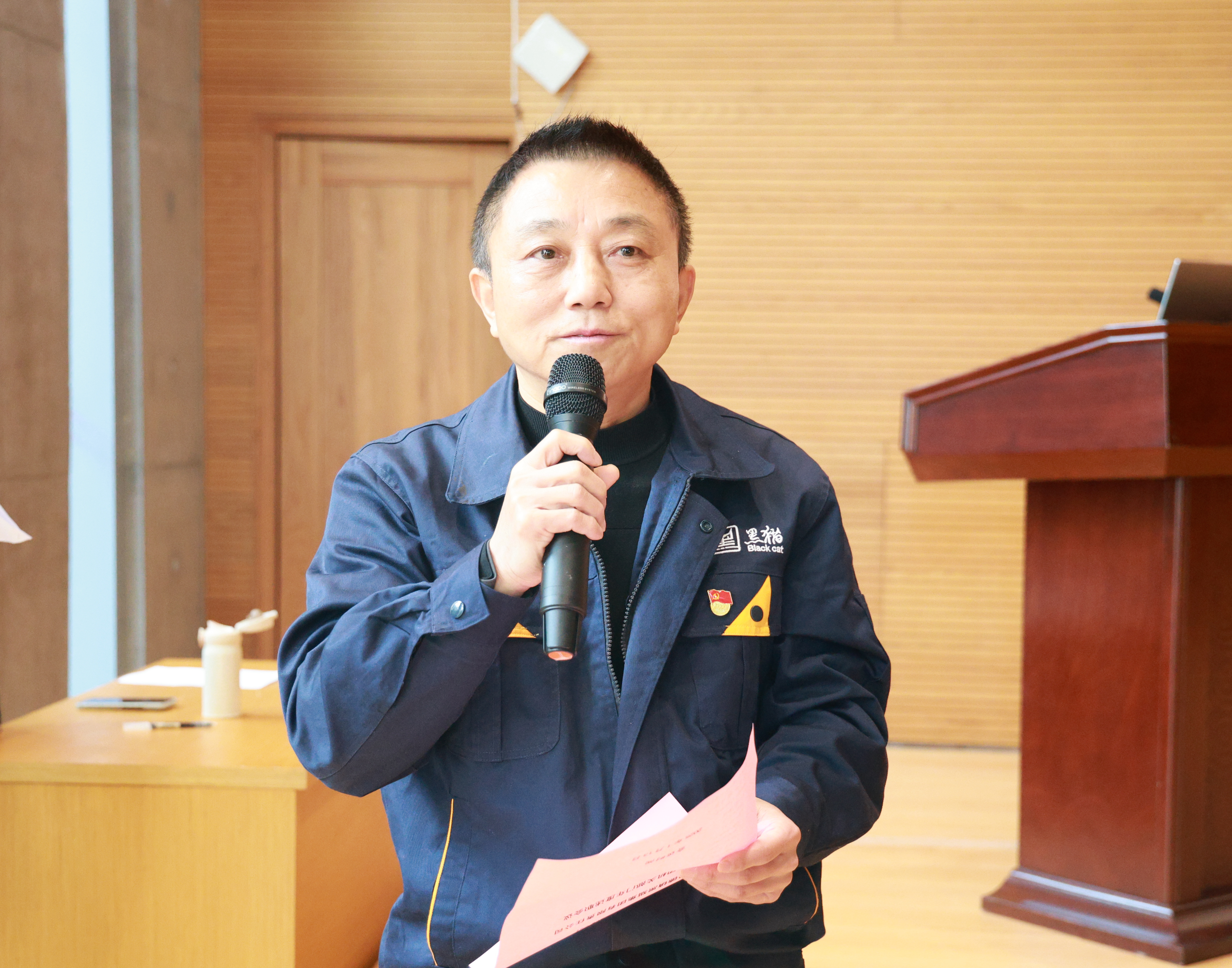图3 盛旺喜宣读分数.jpg