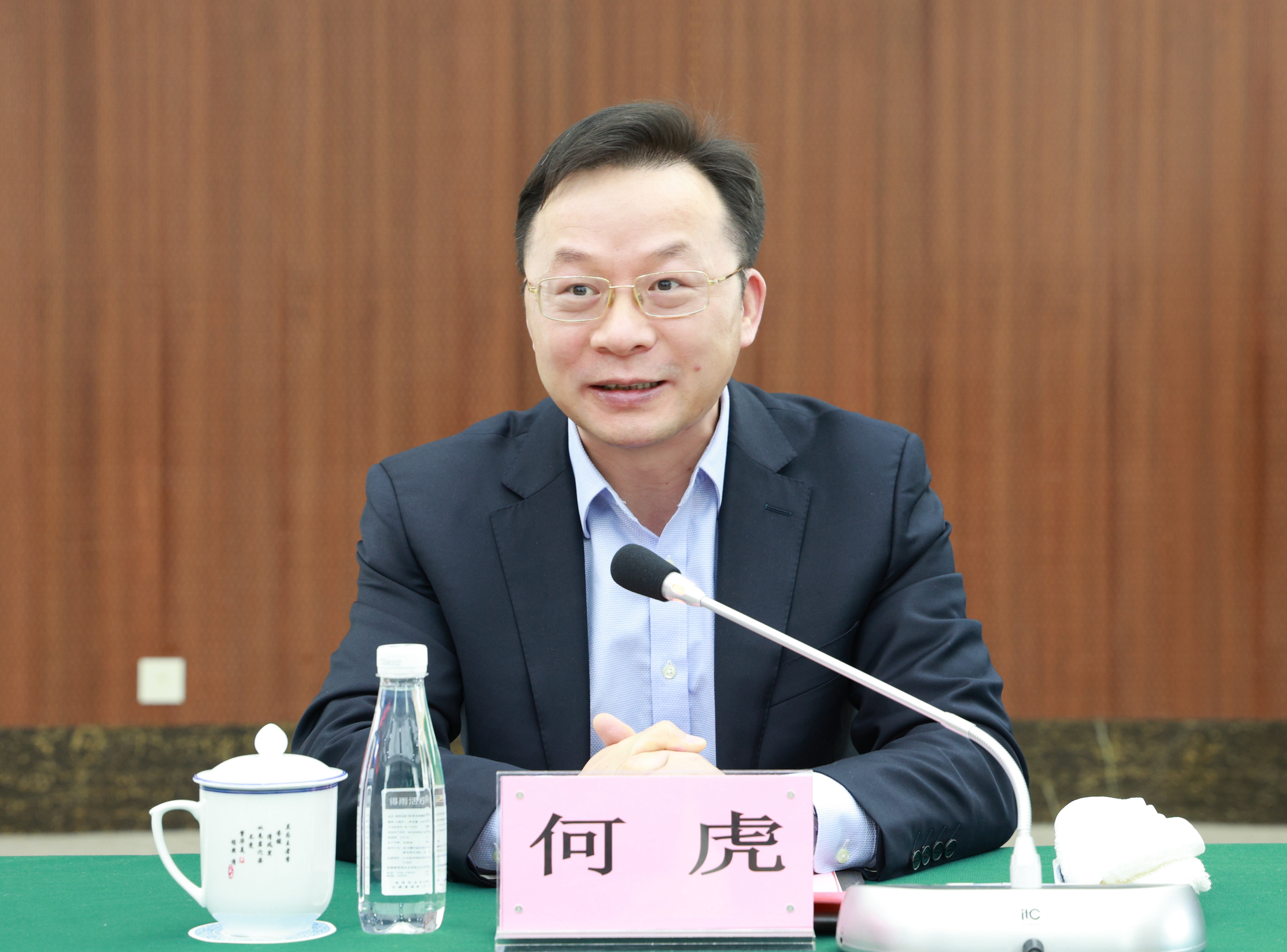 图2 何虎致辞.jpg