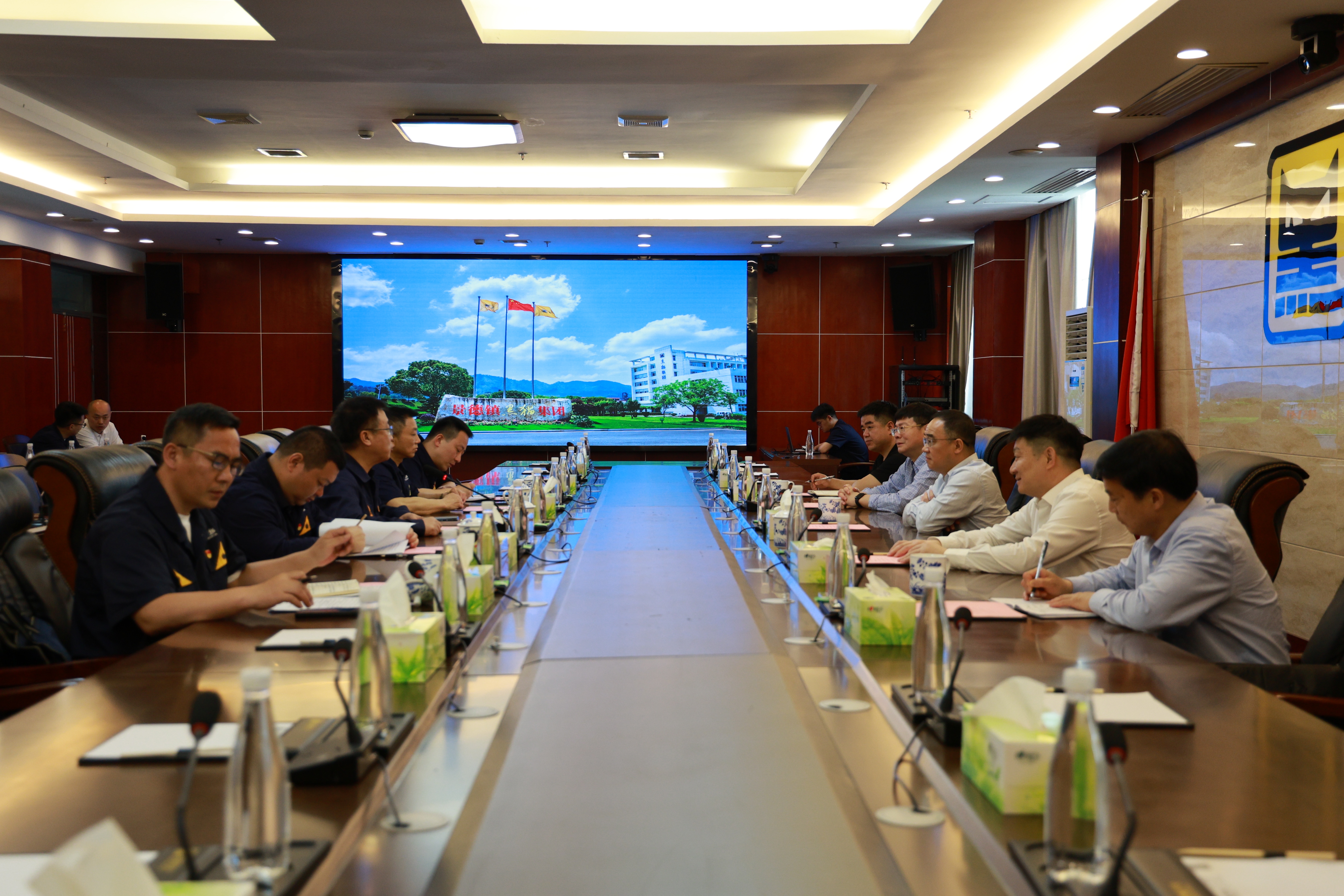 座谈会现场.jpg
