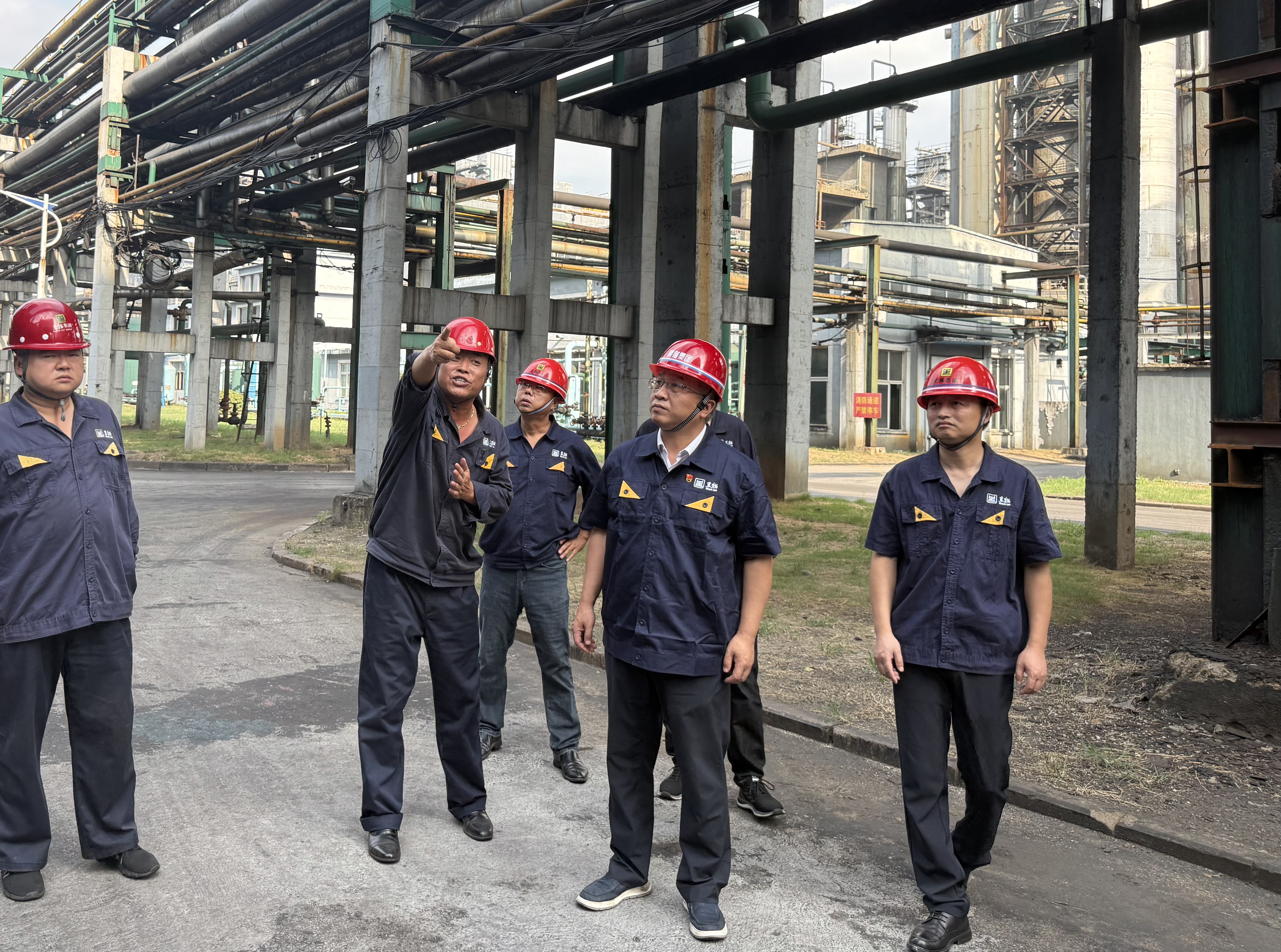 汪羽到一线督导安全生产环保工作.jpg