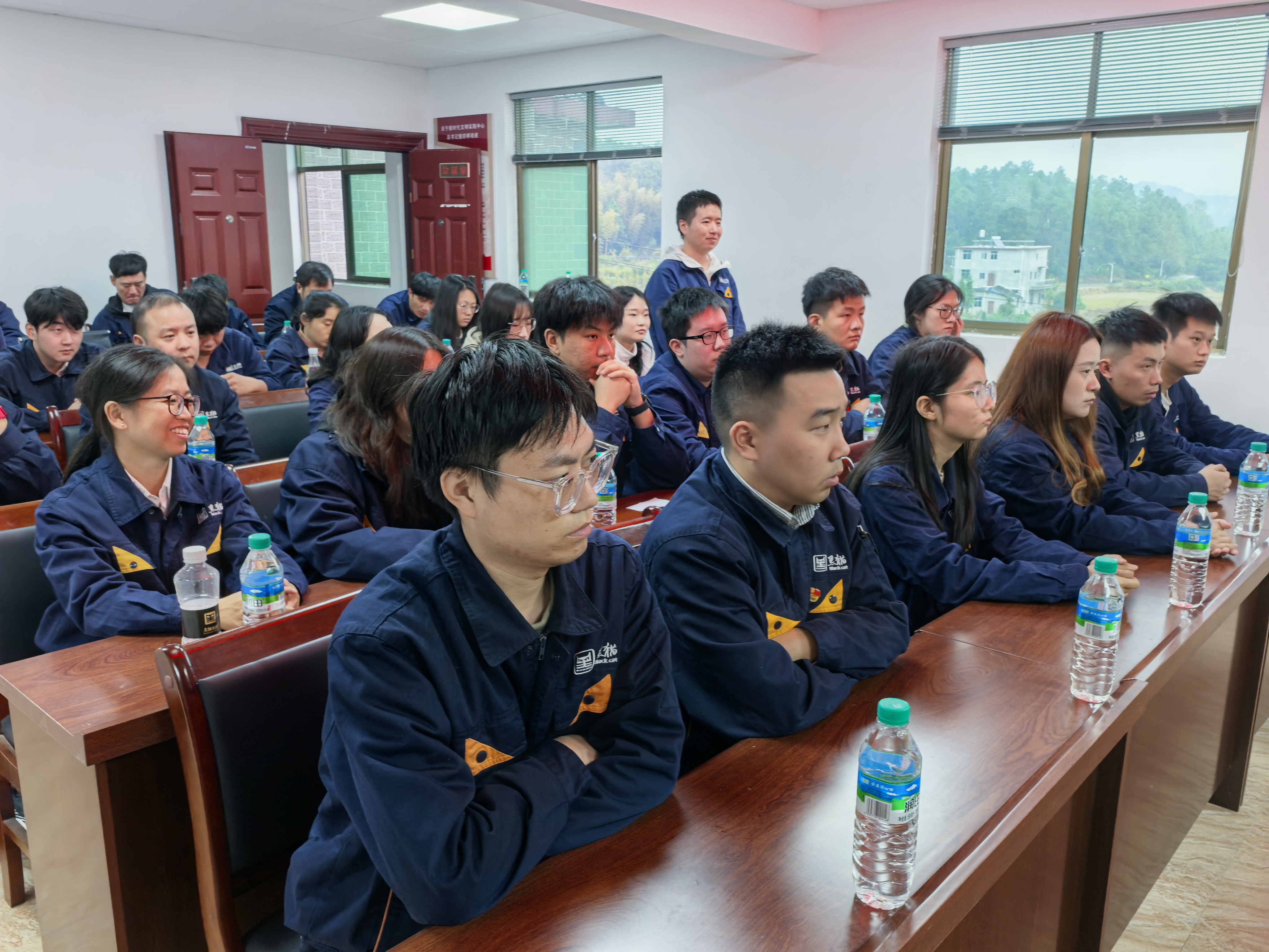 活动现场.jpg 活动现场.jpg