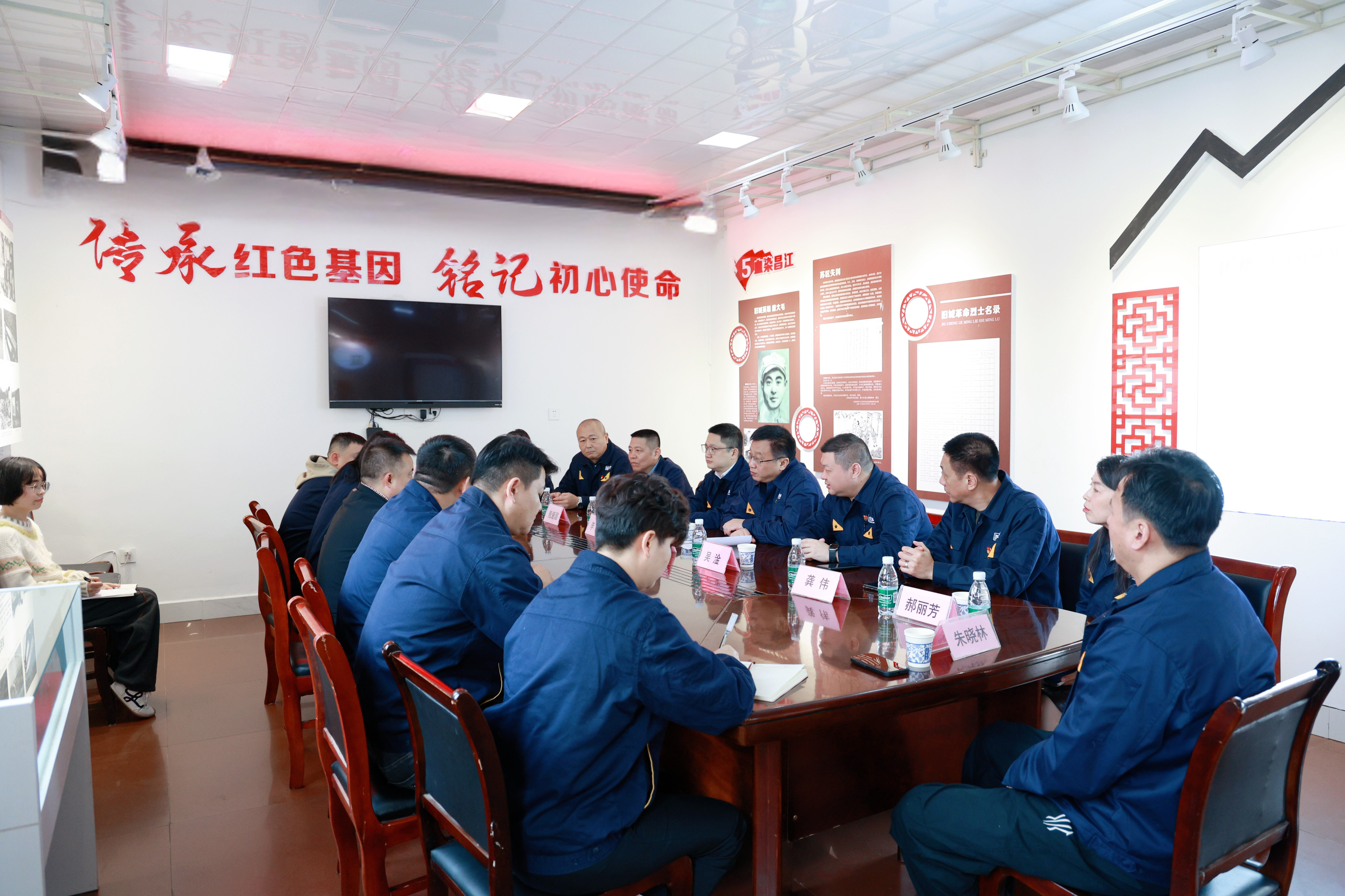 听取驻村工作队工作情况.jpg 听取驻村工作队工作情况.jpg