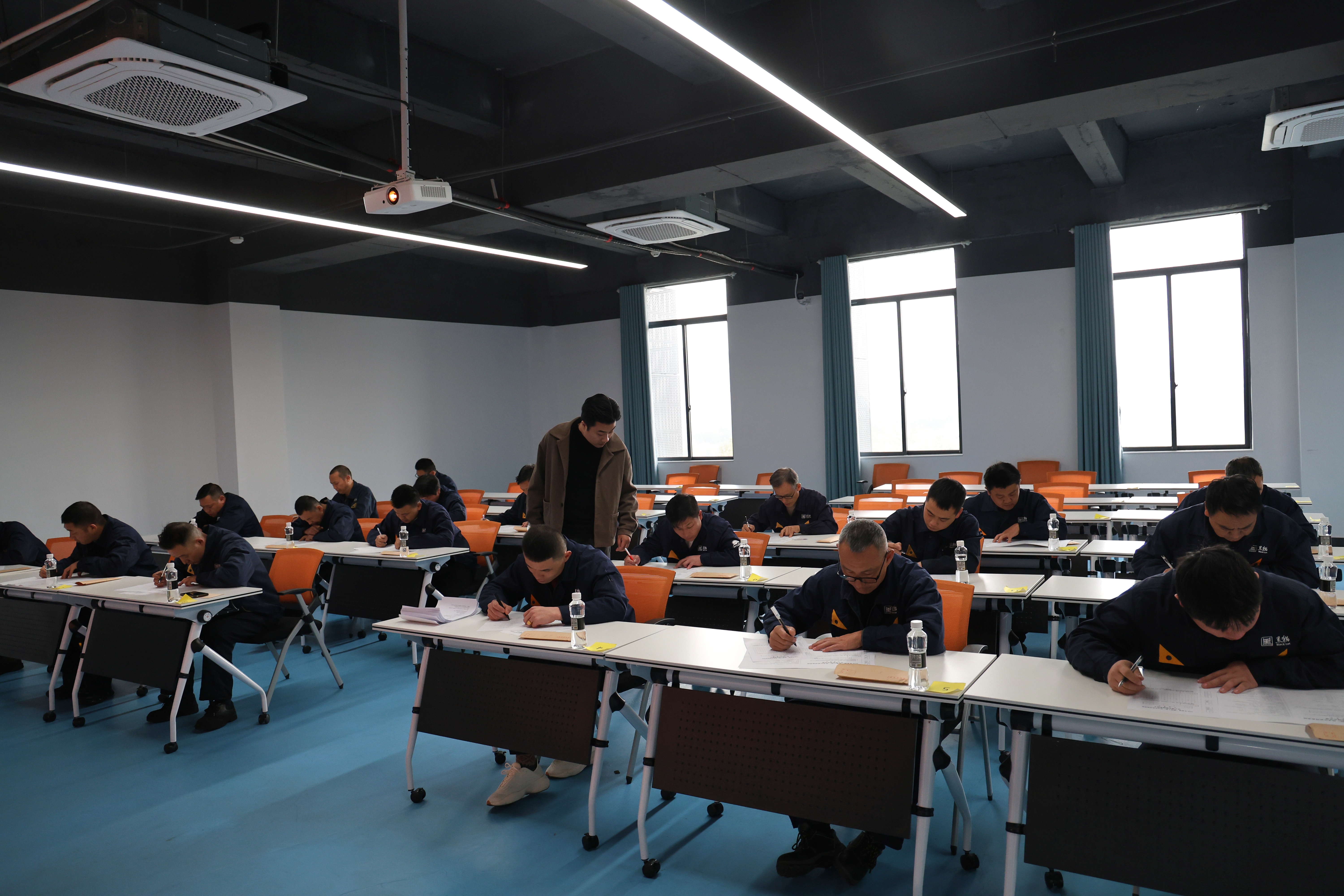 认真答题.jpg 认真答题.jpg