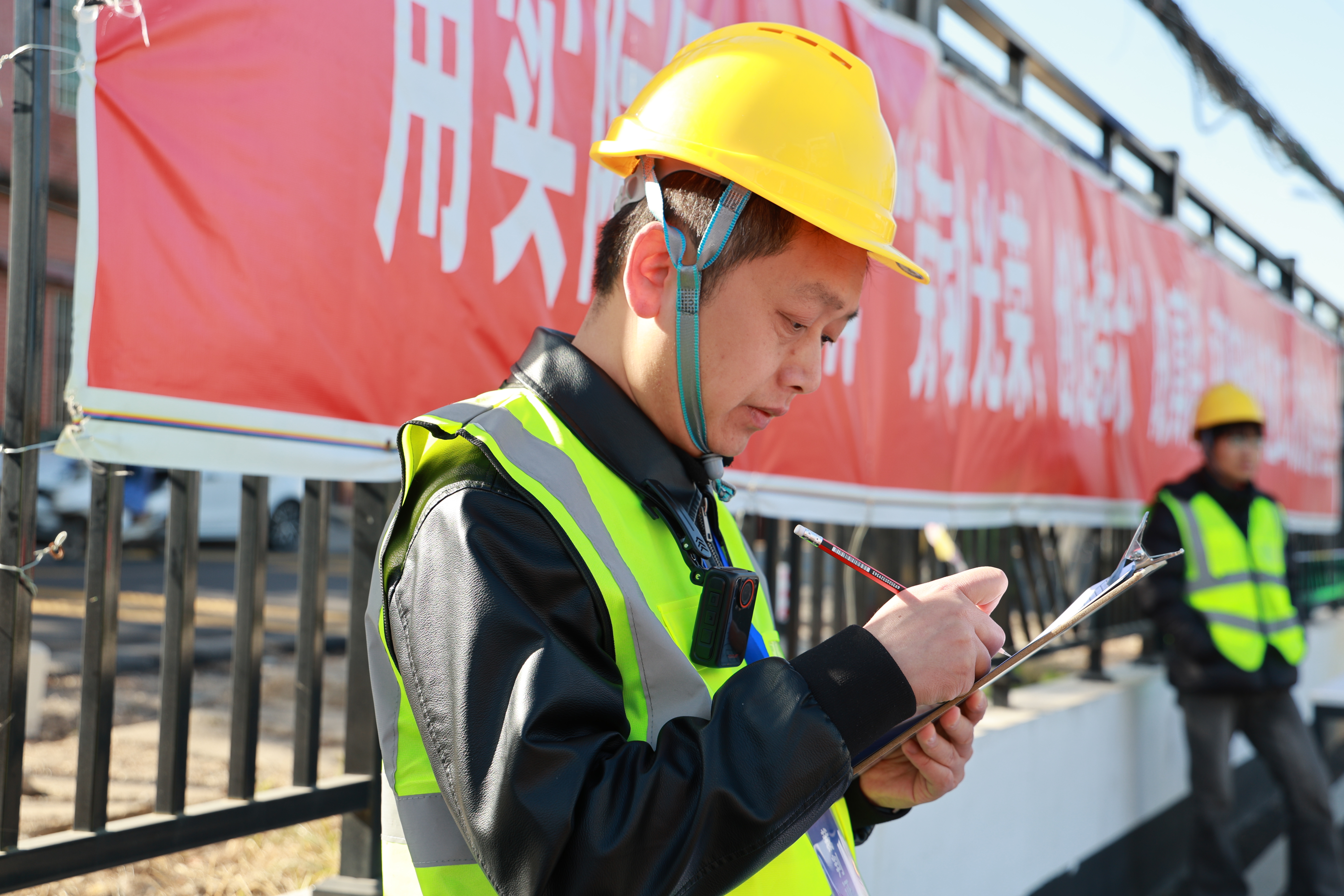 图5 裁判员记录现场情况.jpg